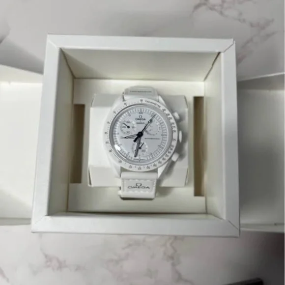 OMEGA x Swatch Mission to the Moonphase – Snoopy Edition (Full Set) - Picture 2 of 6